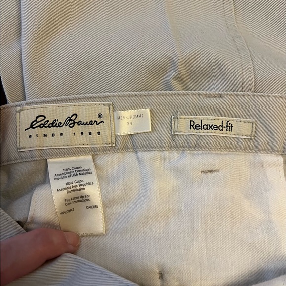 Eddie Bauer Men’s Stone Color Relaxed-Fit Front Pleated Cuffed Leg Pants - Picture 6 of 9